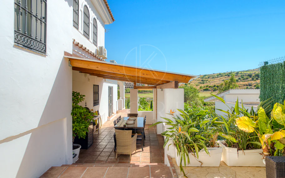 Beautiful five bedroom, Southwest-Facing Villa with Golf Views in Valle Romano (Estepona)