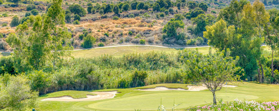Vilă frumoasă cu cinci dormitoare, orientată spre sud-vest, cu vedere la terenul de golf în Valle Romano (Estepona)