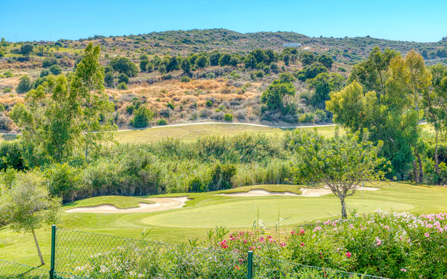 Beautiful five bedroom, Southwest-Facing Villa with Golf Views in Valle Romano (Estepona)