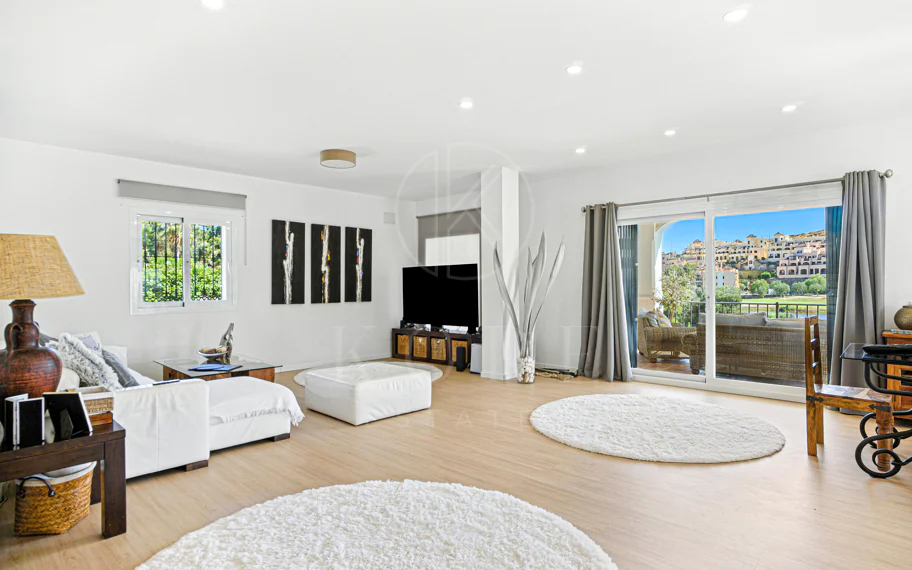 Beautiful five bedroom, Southwest-Facing Villa with Golf Views in Valle Romano (Estepona)