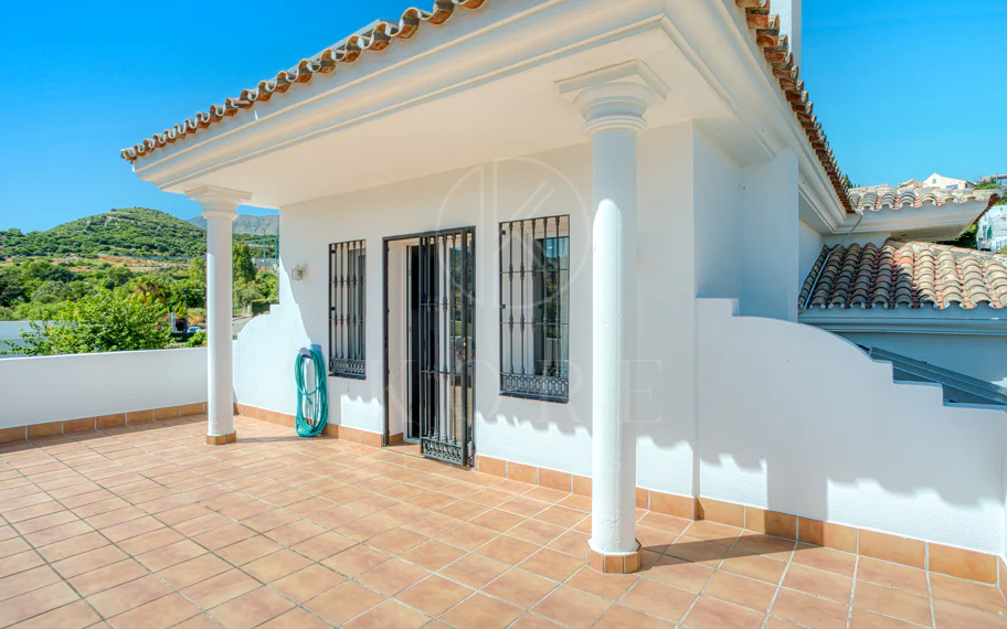 Beautiful five bedroom, Southwest-Facing Villa with Golf Views in Valle Romano (Estepona)