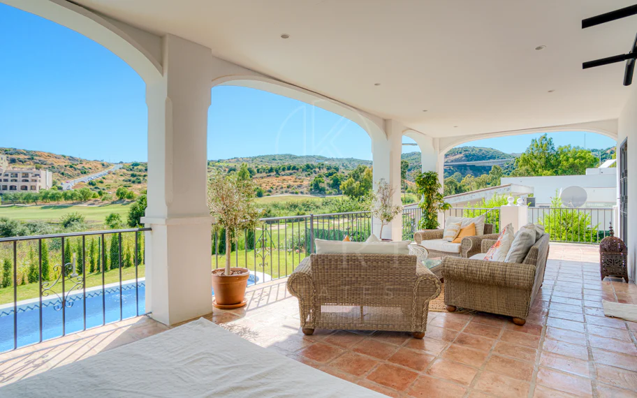 Beautiful five bedroom, Southwest-Facing Villa with Golf Views in Valle Romano (Estepona)