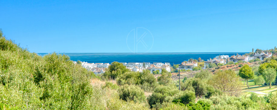 Vilă frumoasă cu cinci dormitoare, orientată spre sud-vest, cu vedere la terenul de golf în Valle Romano (Estepona)