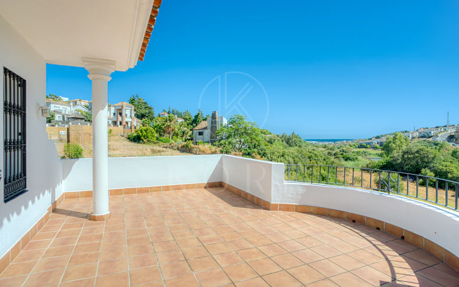 Beautiful five bedroom, Southwest-Facing Villa with Golf Views in Valle Romano (Estepona)
