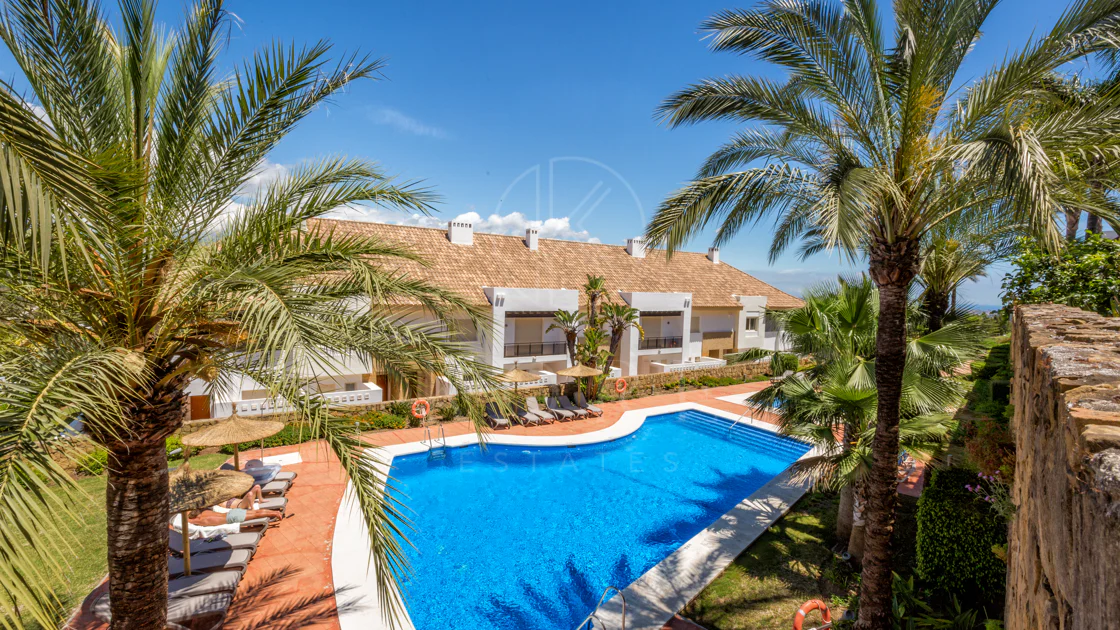 Elegante orientación norte este, casa adosada de tres dormitorios situada en La Cala Golf, Mijas