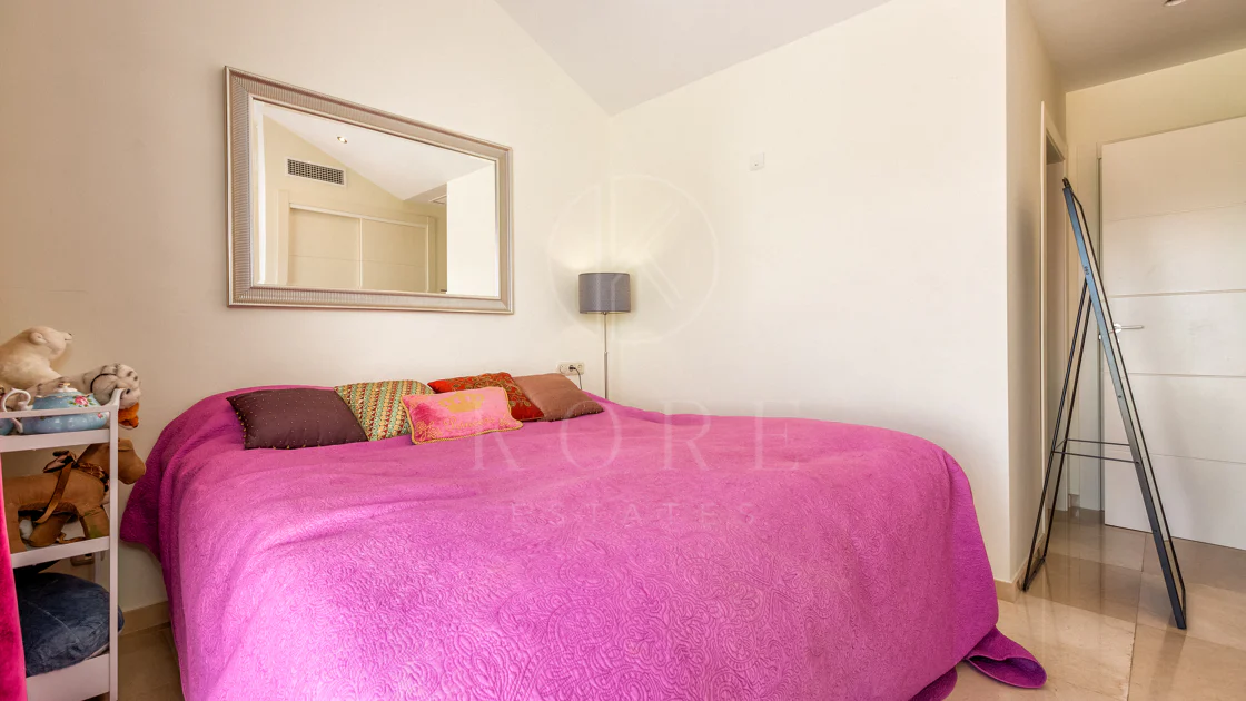 Elegante orientación norte este, casa adosada de tres dormitorios situada en La Cala Golf, Mijas