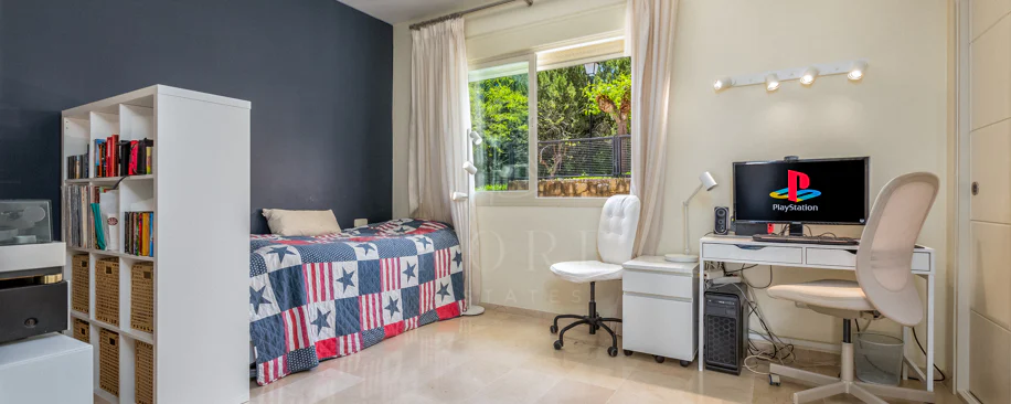 Elegante orientación norte este, casa adosada de tres dormitorios situada en La Cala Golf, Mijas