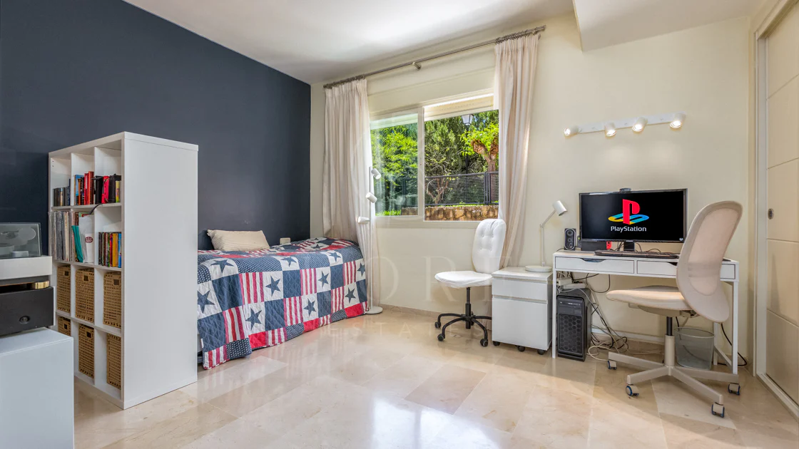Elegante orientación norte este, casa adosada de tres dormitorios situada en La Cala Golf, Mijas