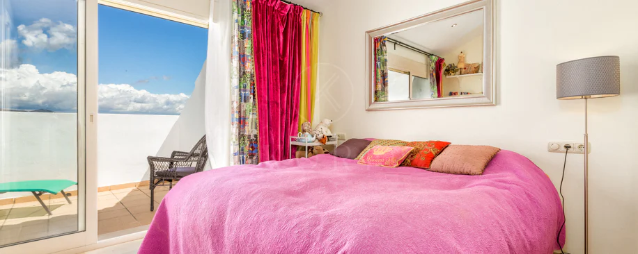 Elegante orientación norte este, casa adosada de tres dormitorios situada en La Cala Golf, Mijas