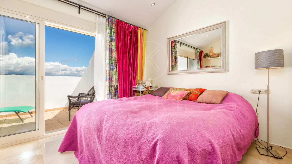 Elegante orientación norte este, casa adosada de tres dormitorios situada en La Cala Golf, Mijas