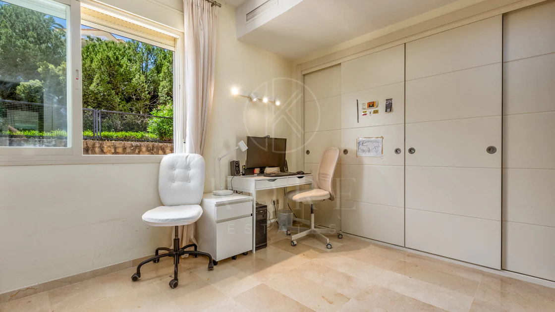 Elegante orientación norte este, casa adosada de tres dormitorios situada en La Cala Golf, Mijas