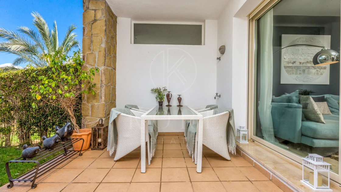 Elegante orientación norte este, casa adosada de tres dormitorios situada en La Cala Golf, Mijas