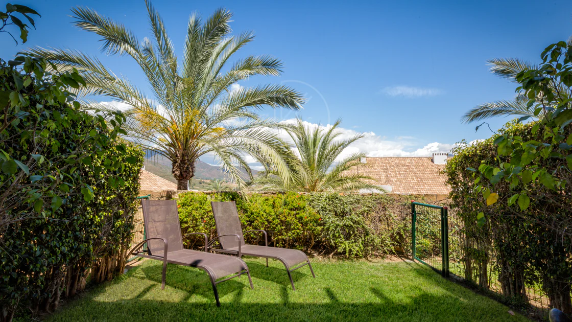 Elegante orientación norte este, casa adosada de tres dormitorios situada en La Cala Golf, Mijas