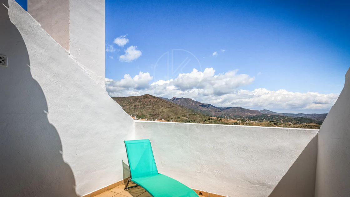 Elegante orientación norte este, casa adosada de tres dormitorios situada en La Cala Golf, Mijas