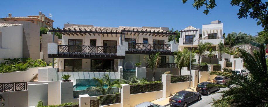 SEMI-DETACHED VILLA IN THE CENTER OF MARBELLA