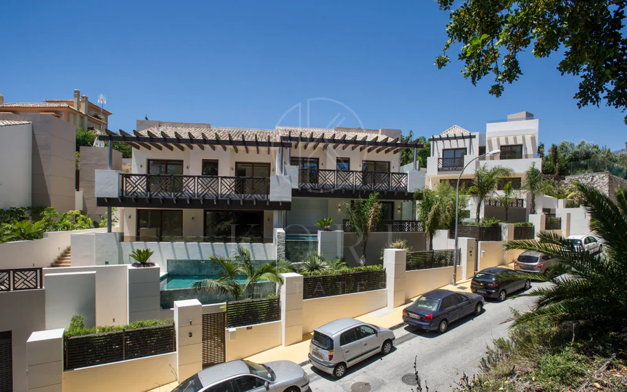 SEMI-DETACHED VILLA IN THE CENTER OF MARBELLA