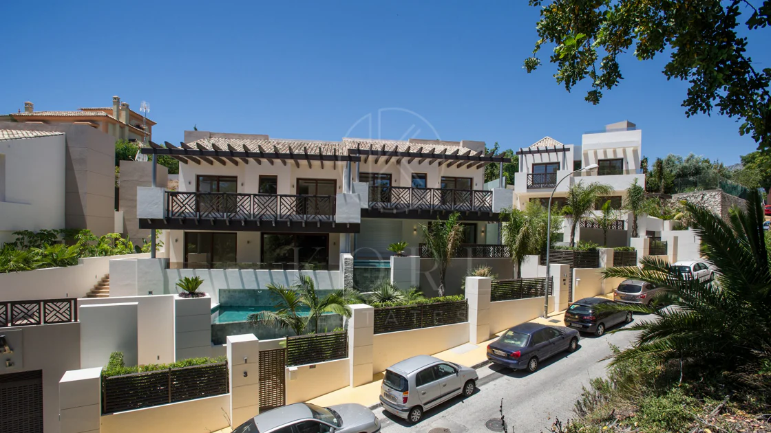 SEMI-DETACHED VILLA IN THE CENTER OF MARBELLA