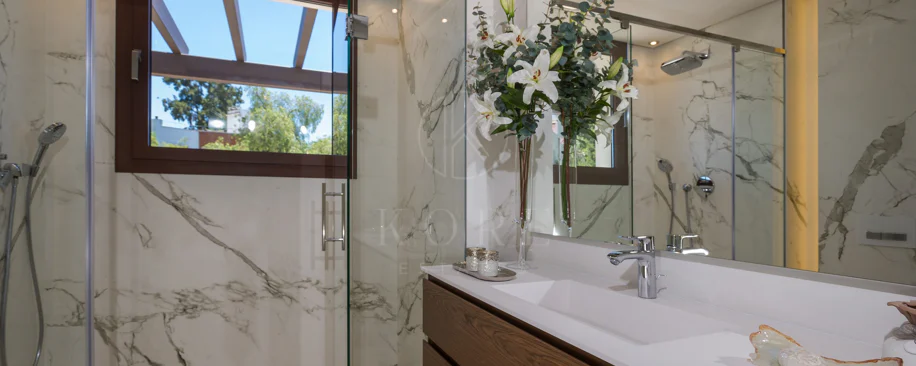 SEMI-DETACHED VILLA IN THE CENTER OF MARBELLA