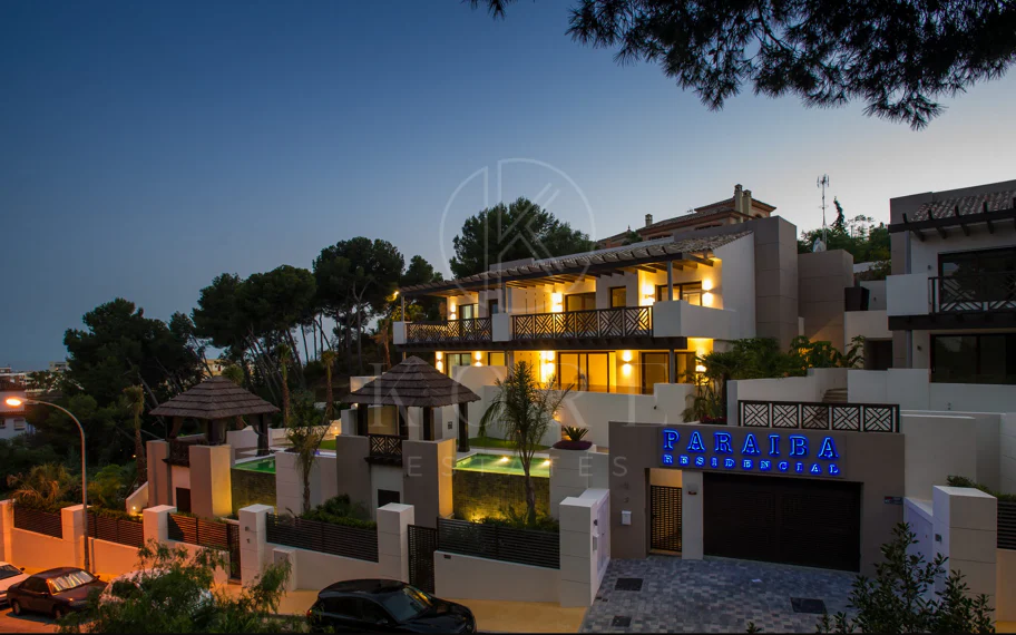 SEMI-DETACHED VILLA IN THE CENTER OF MARBELLA
