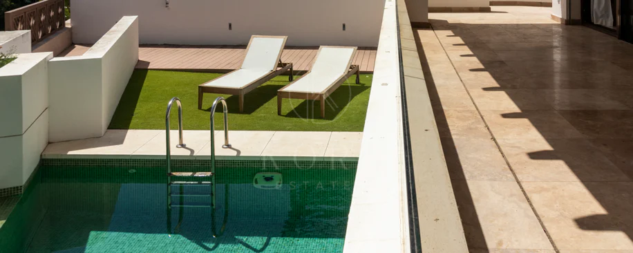 SEMI-DETACHED VILLA IN THE CENTER OF MARBELLA