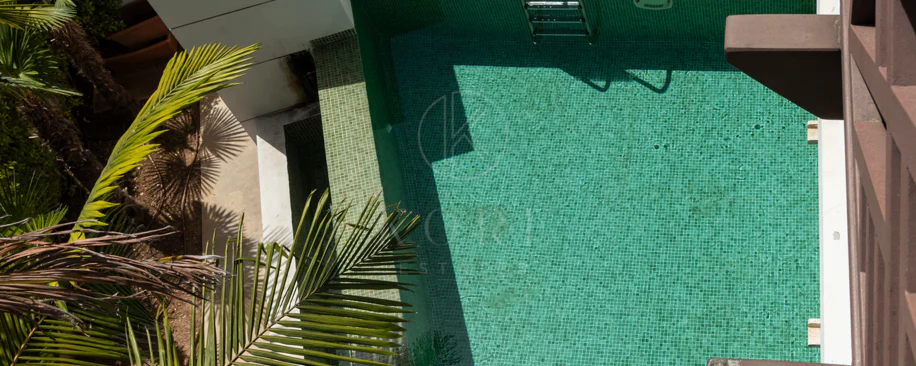 SEMI-DETACHED VILLA IN THE CENTER OF MARBELLA