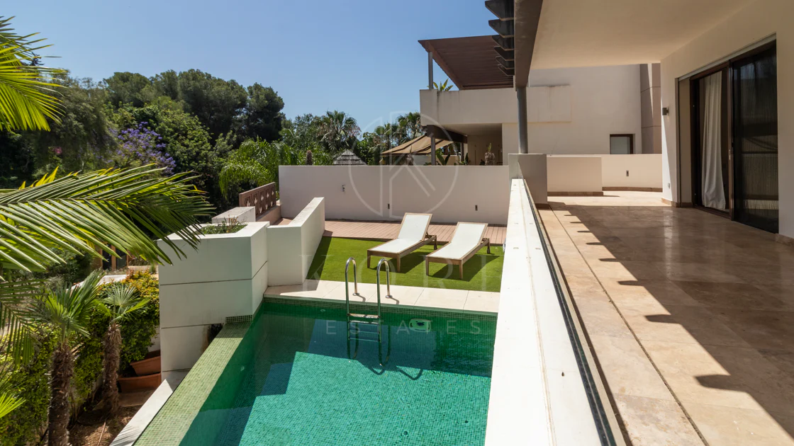 SEMI-DETACHED VILLA IN THE CENTER OF MARBELLA