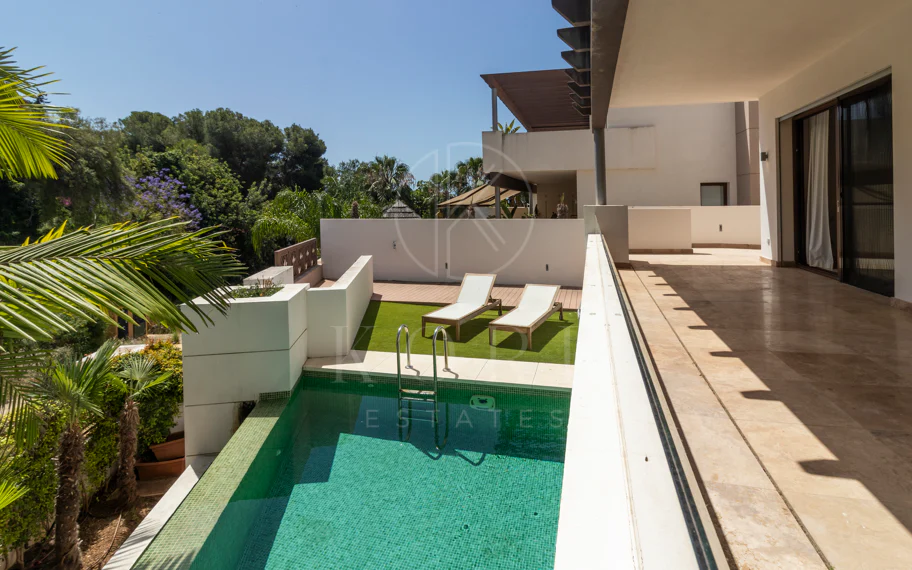 SEMI-DETACHED VILLA IN THE CENTER OF MARBELLA