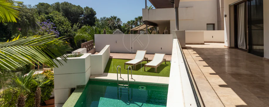 SEMI-DETACHED VILLA IN THE CENTER OF MARBELLA