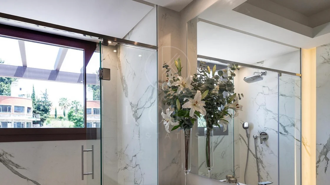 SEMI-DETACHED VILLA IN THE CENTER OF MARBELLA