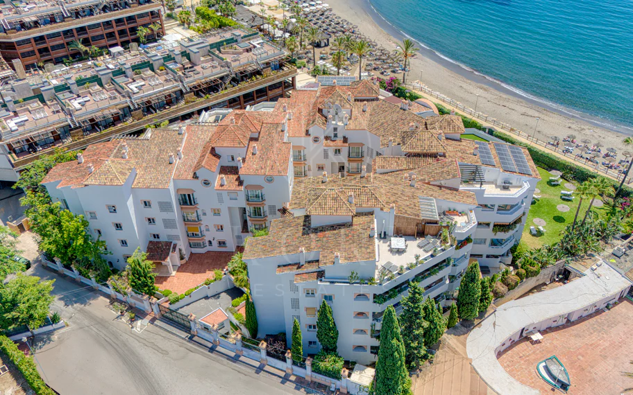 Exclusive Beachfront Two-Bedroom South-Facing Apartment with Sea Views in La Herradura, Marbella
