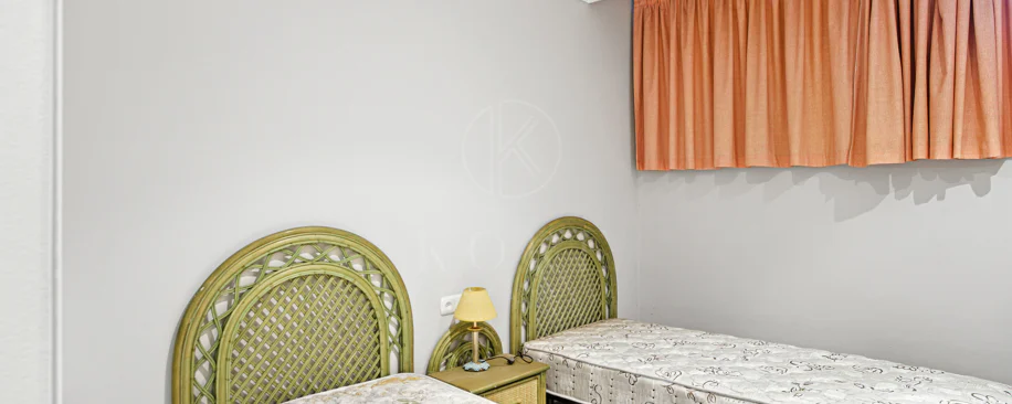 Apartament exclusivist cu două dormitoare cu vedere spre sud, situat pe malul mării, în La Herradura, Marbella