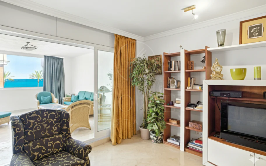 Exclusive Beachfront Two-Bedroom South-Facing Apartment with Sea Views in La Herradura, Marbella