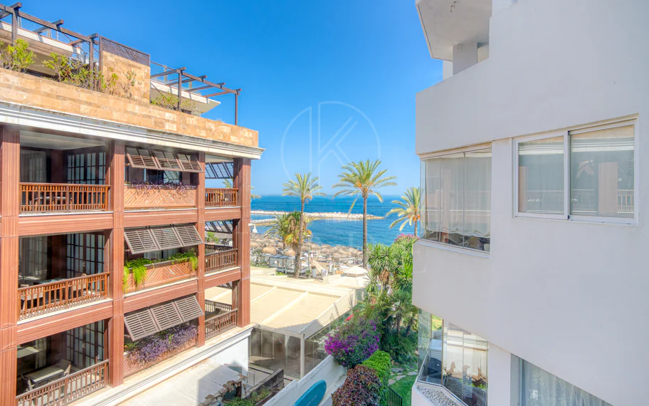 Exclusive Beachfront Two-Bedroom South-Facing Apartment with Sea Views in La Herradura, Marbella
