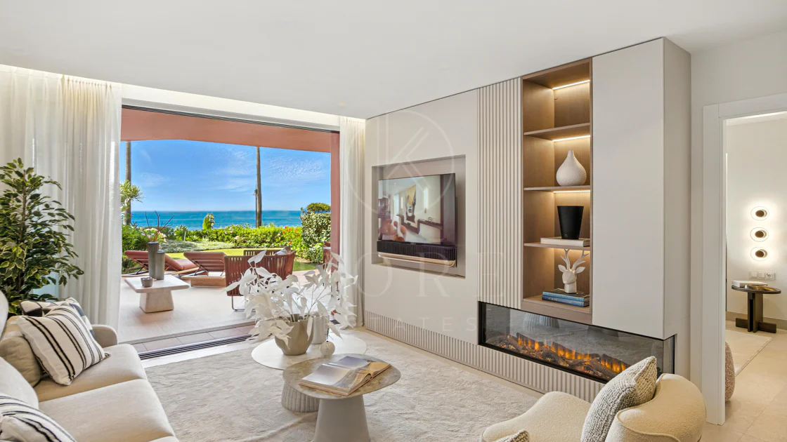 Apartament impecabil renovat, orientat spre sud, cu vedere la plajă, cu grădină, situat în comunitatea exclusivistă Menara Beach, pe căutata New Golden Mile