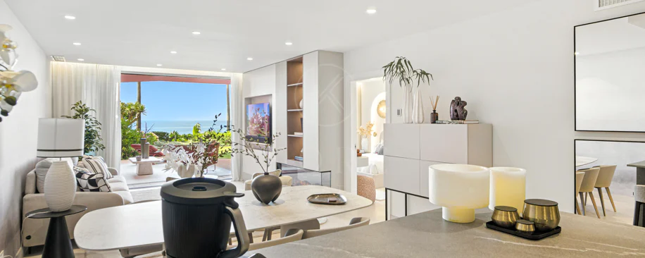 Apartament impecabil renovat, orientat spre sud, cu vedere la plajă, cu grădină, situat în comunitatea exclusivistă Menara Beach, pe căutata New Golden Mile