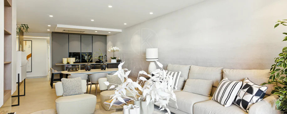 Apartament impecabil renovat, orientat spre sud, cu vedere la plajă, cu grădină, situat în comunitatea exclusivistă Menara Beach, pe căutata New Golden Mile