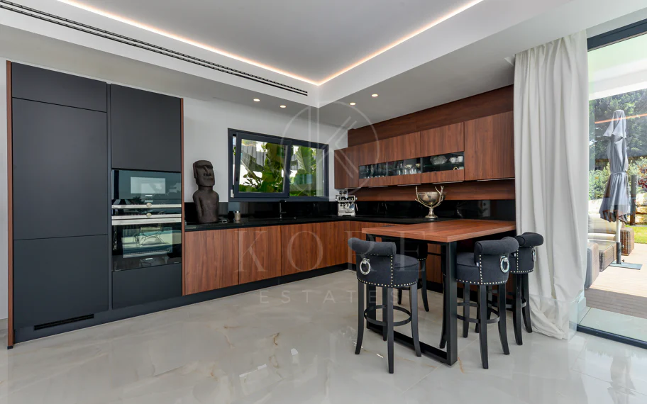 Luxury Villa with Panoramic Sea Views in La Paloma, Manilva