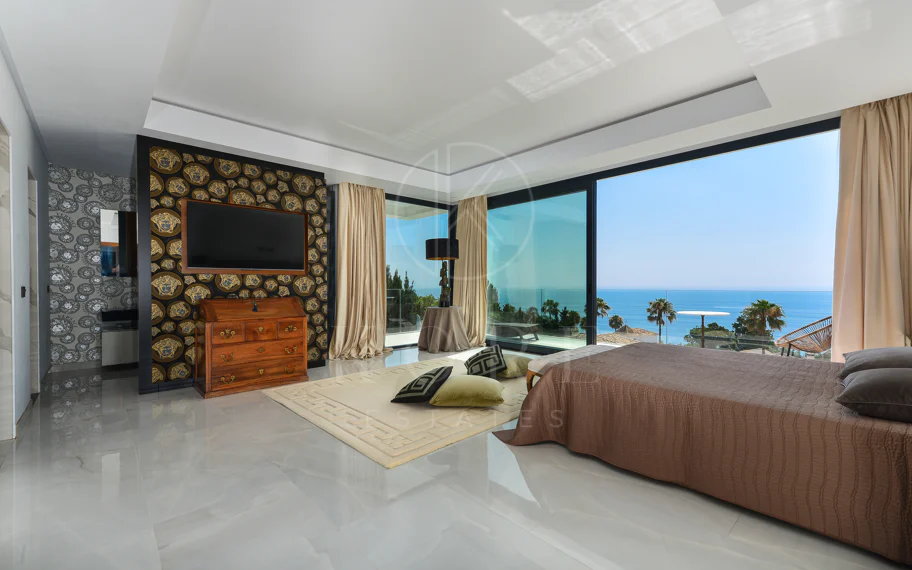 Luxury Villa with Panoramic Sea Views in La Paloma, Manilva
