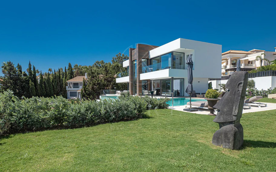 Luxury Villa with Panoramic Sea Views in La Paloma, Manilva