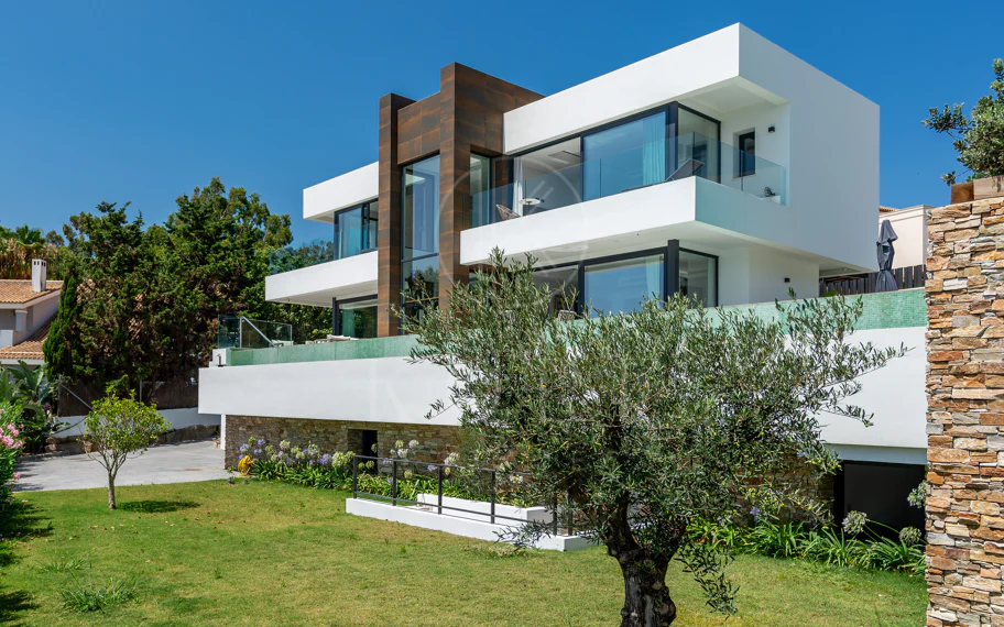 Luxury Villa with Panoramic Sea Views in La Paloma, Manilva