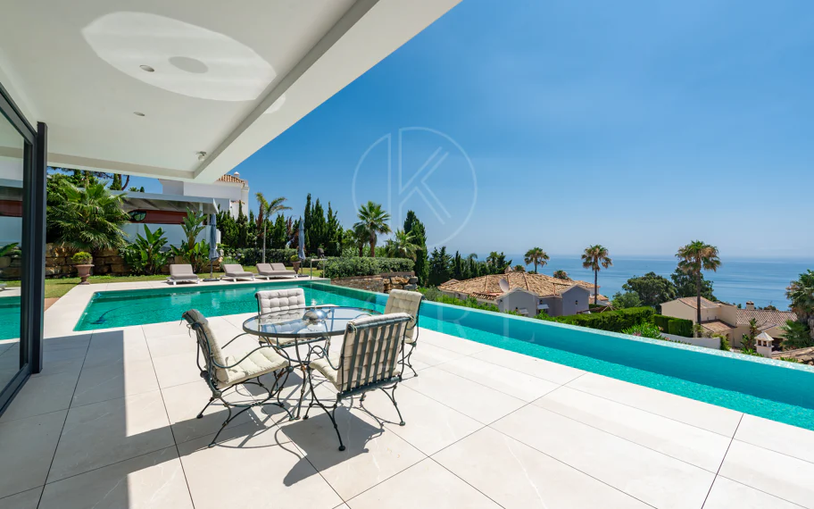 Luxury Villa with Panoramic Sea Views in La Paloma, Manilva