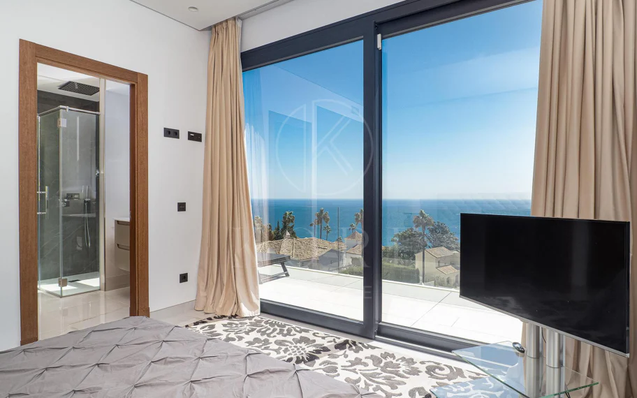 Luxury Villa with Panoramic Sea Views in La Paloma, Manilva