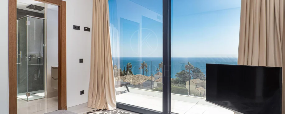 Luxury Villa with Panoramic Sea Views in La Paloma, Manilva