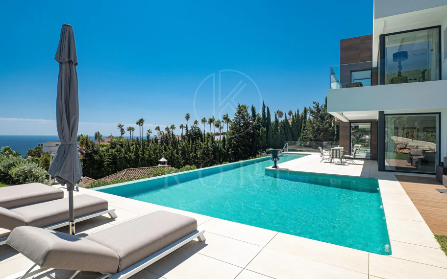 Luxury Villa with Panoramic Sea Views in La Paloma, Manilva