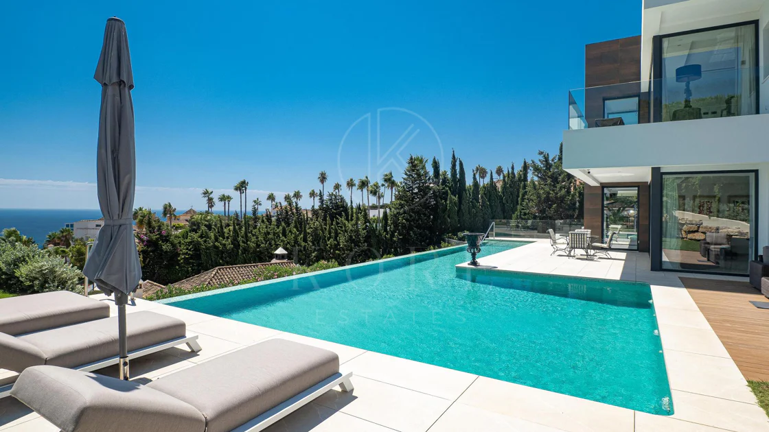 Luxury Villa with Panoramic Sea Views in La Paloma, Manilva