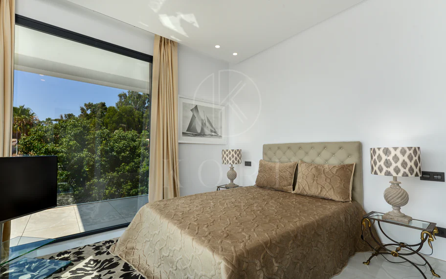 Luxury Villa with Panoramic Sea Views in La Paloma, Manilva