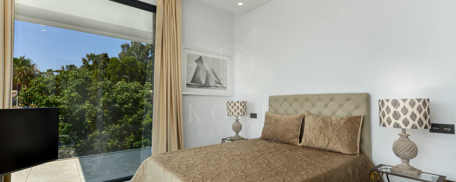 Luxury Villa with Panoramic Sea Views in La Paloma, Manilva