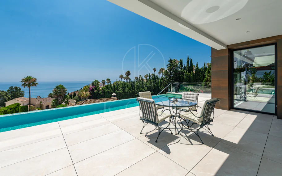 Luxury Villa with Panoramic Sea Views in La Paloma, Manilva