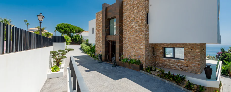 Luxury Villa with Panoramic Sea Views in La Paloma, Manilva