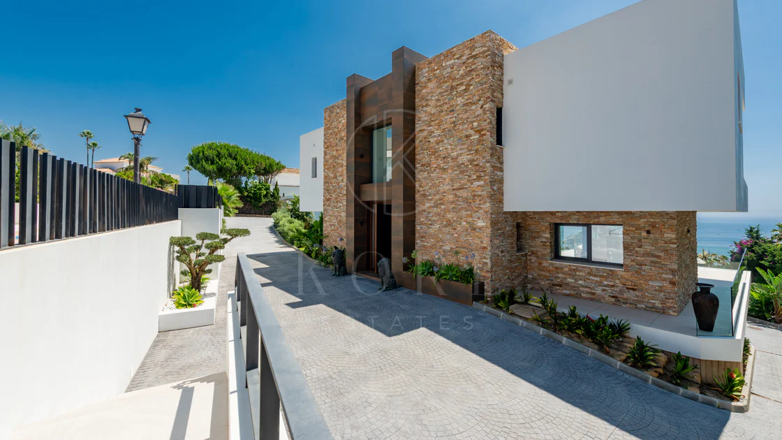 Luxury Villa with Panoramic Sea Views in La Paloma, Manilva